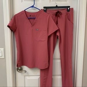 Quartz Figs Scrubs — Small Tall